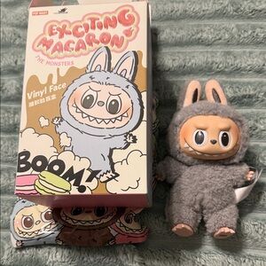 Authentic Macaron The Monsters Gray Vinyl Face Toy